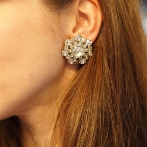 Vintage round snowflake rhinestone earrings sparkly ✨️ clip ons